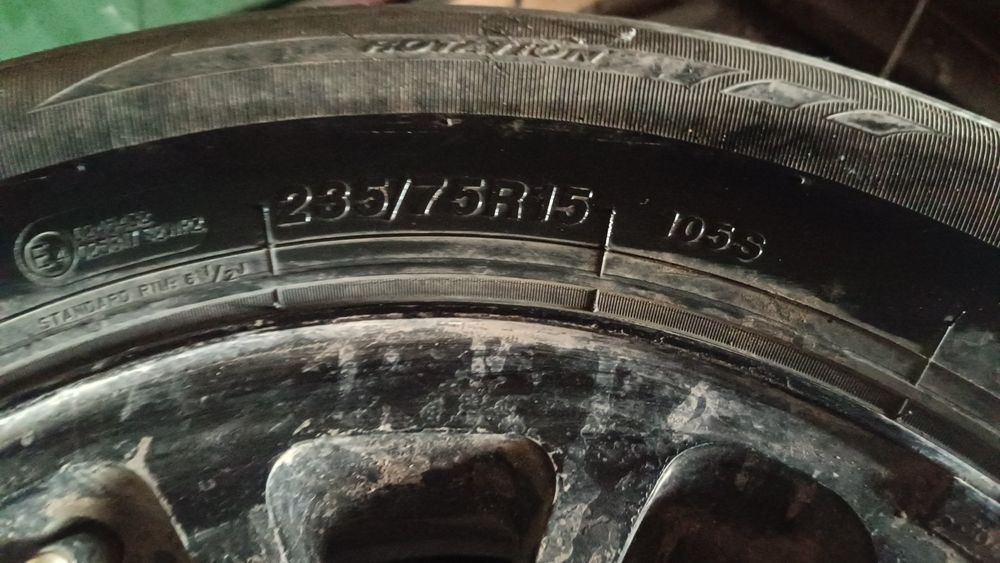 Продаю колеса зимние с шипами.