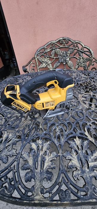 fierastrau pendular dewalt 18v