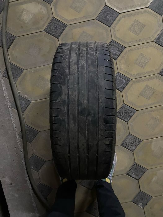 Шина для легковой машины