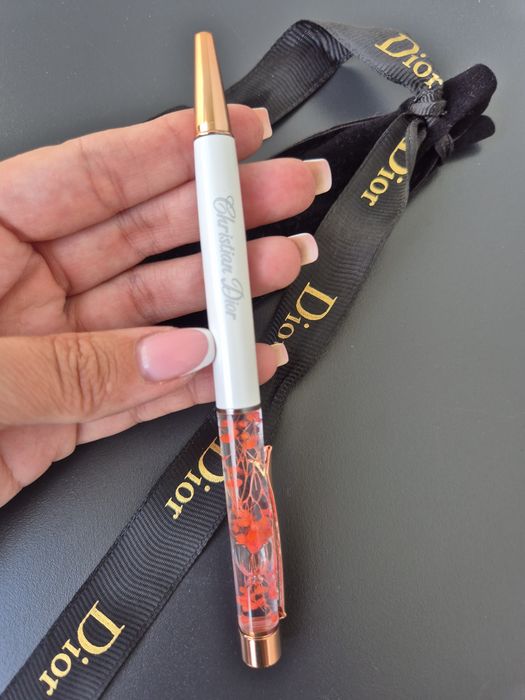 Pix elegant cu alb si rose-gold