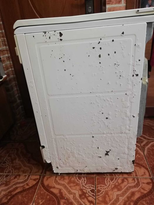 Aragaz pe gaz Zanussi Alb 877x500x600, cu rotisor - functioneaza bine - Br & Galati