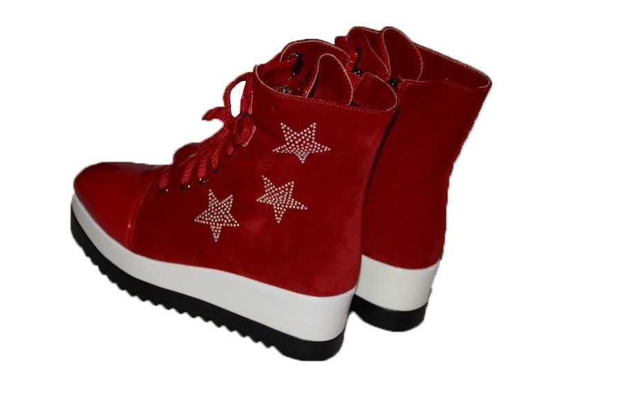 Adidas de culoare marsala, cu platforma inalta, model tineresc