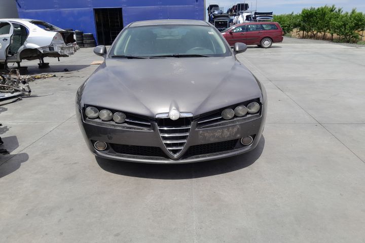 Dezmembrez Alfa Romeo 159 1