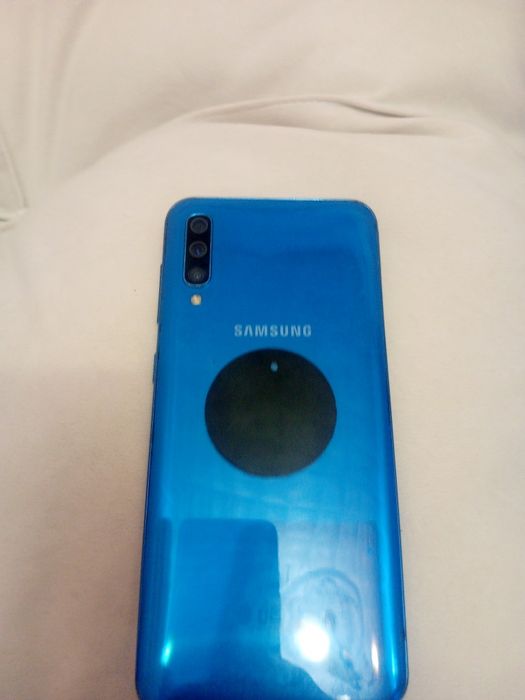 Samsung A 50 на 128гб.