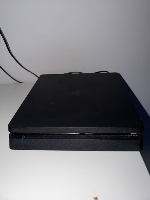Dau la schimb ps4,1tb , iphone 12 pro 128 gb, mufa trebuie schimbata si mai am cateva jocuri la ps4, accept si oferte cash