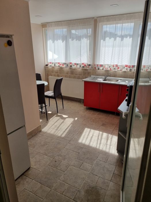 De închiriat apartament deosebit ultracentral, 3 camere, 2 băi, utilat