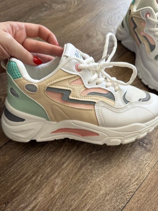 Продам кроссовки