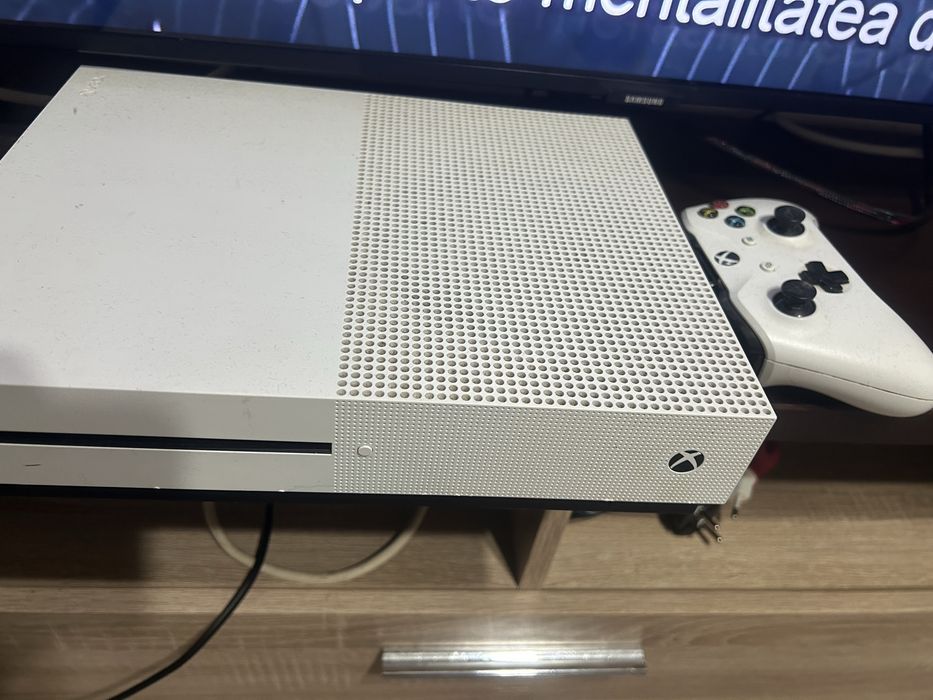 Vand xbox one 512GB in stare perfecta de functionare, cat si vizuala . Controller bonus , schimb sau vand !