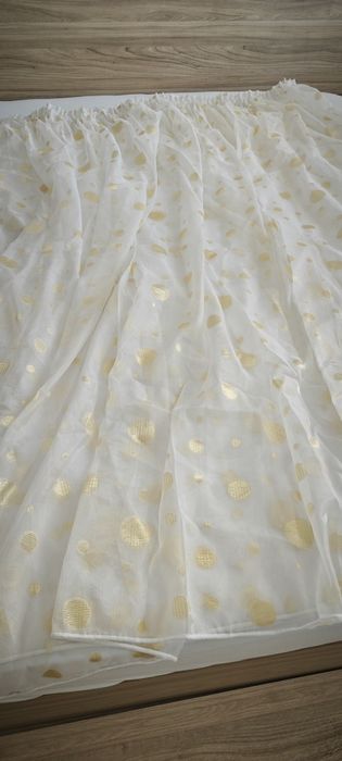 Пердета със златисти нишки