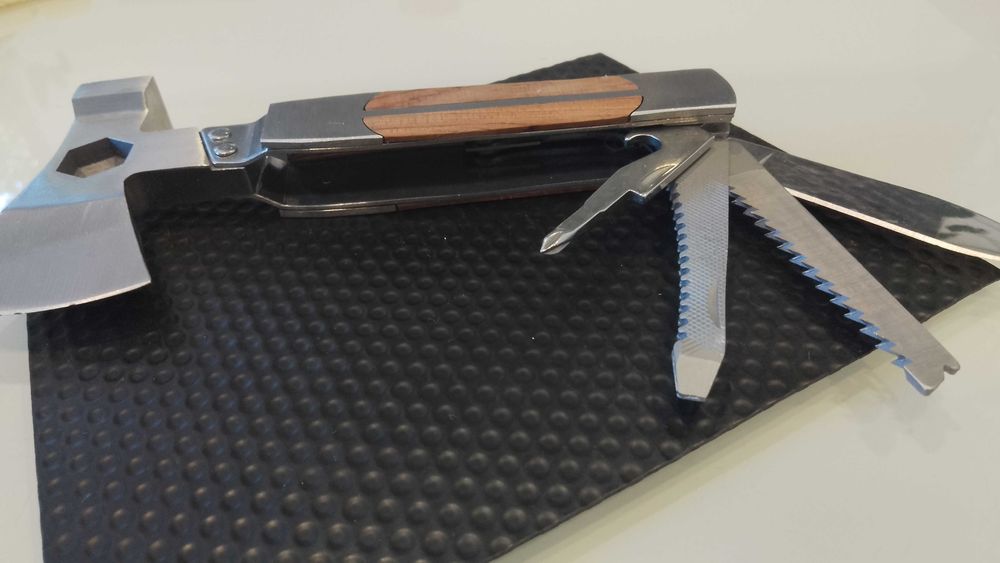 Briceag multifunctional 11 in 1, model SURVIVAL, firma NEO TOOLS