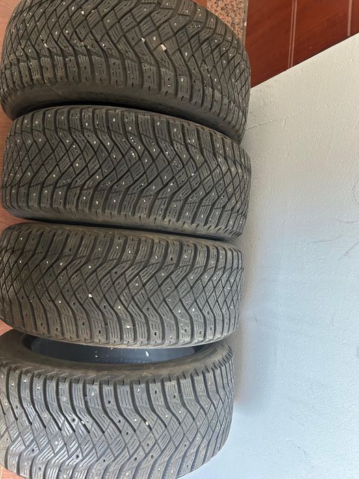 Продаю комплект шин