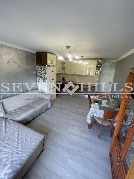 Продава се Тристаен апартамент в Пловдив, Младежки Хълм - 101 кв.м за 1981 €/кв.м - Снимка #2