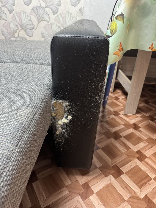 Диван с дефектами