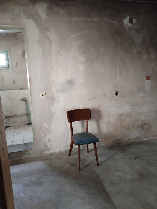 Продава се етаж от къща в село Първомайци.