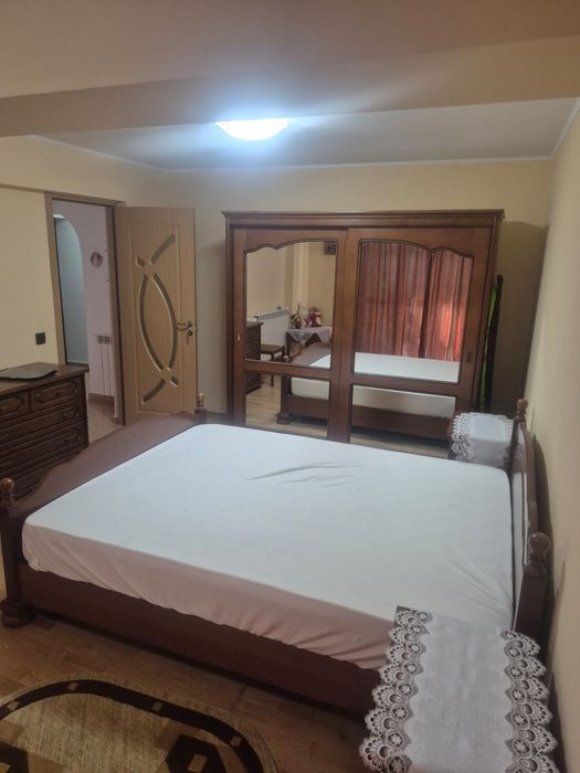 Vand apartament doua camere