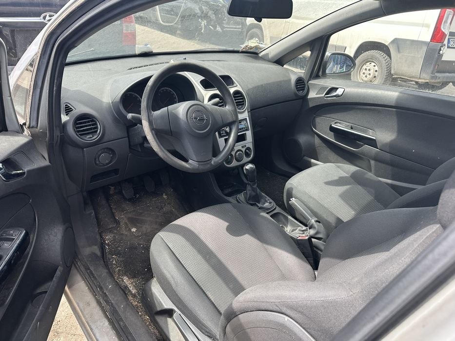 Opel Corsa 1.2i НА ЧАСТИ