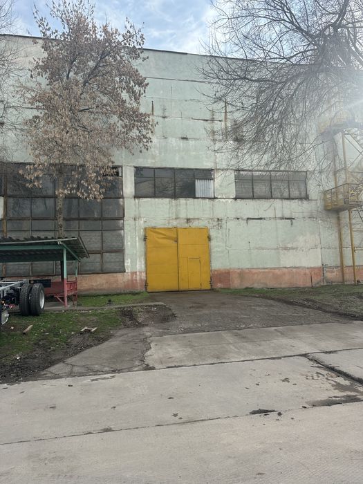 Сдам в аренду помещение под производство имеется кран-балка. 950 кв.м