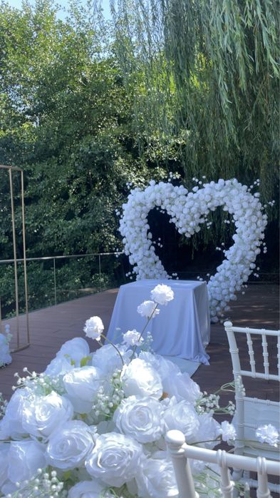 Inchiriez decoratiuni florare pentru evenimente