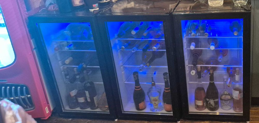 Vand 3 vitrine, Starcrest
