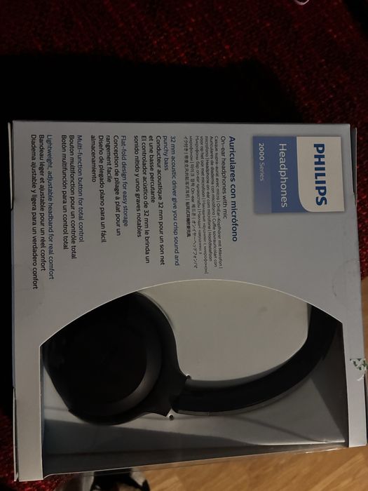 Продавач слушалки на Philips с кабел