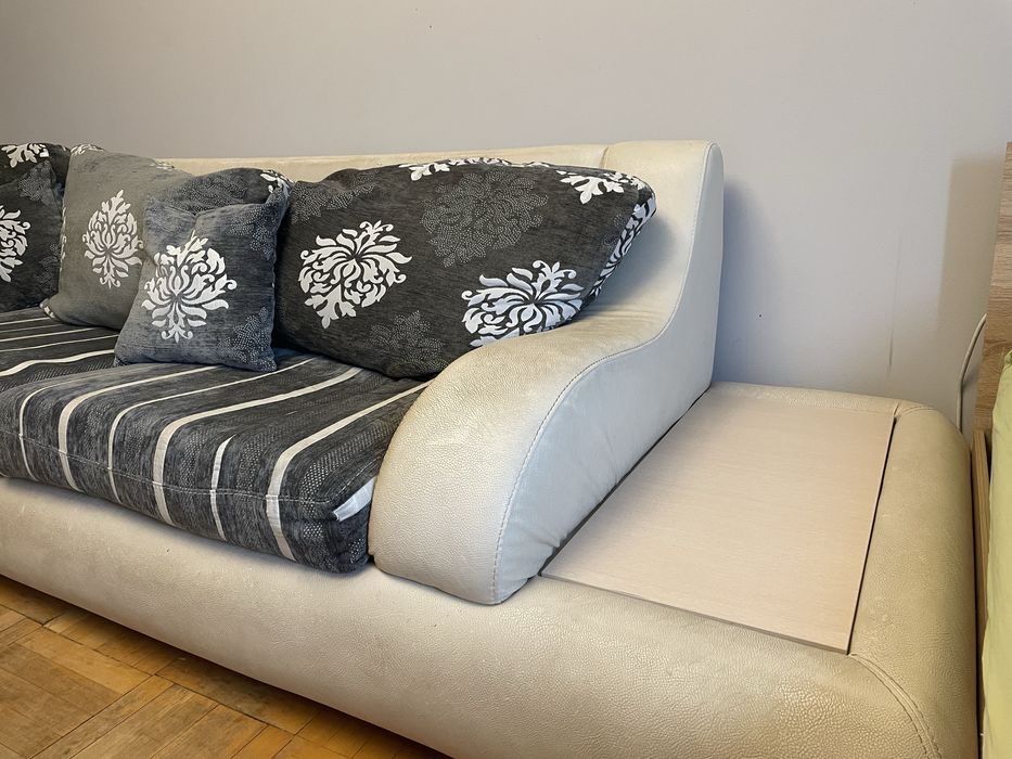 Голям Диван с лежанка в добро състояние