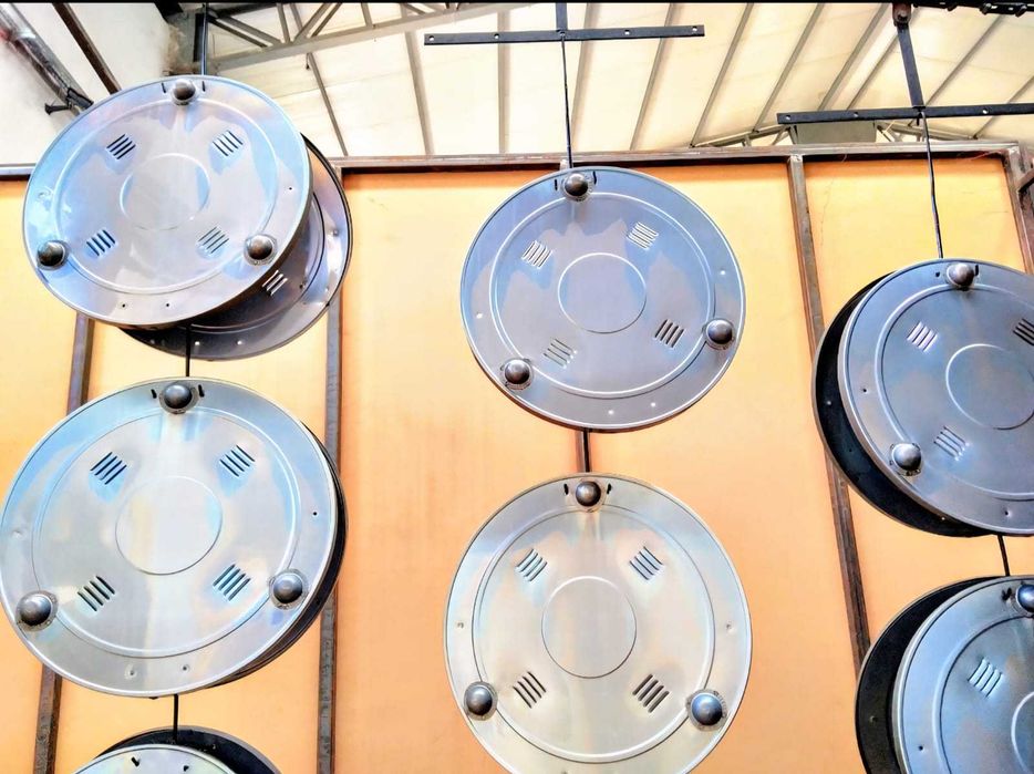 Фосфат железа Увеличивает краски и коррозионную стойкость.