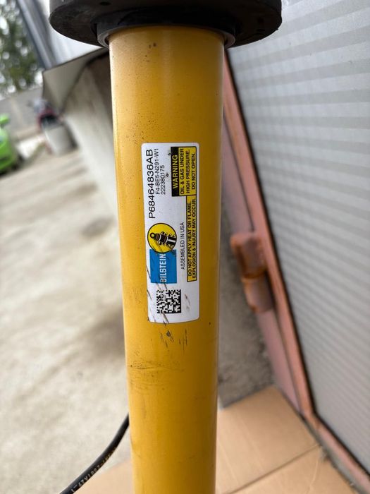 Амортисьор преден десен Jeep Grand Cherokee SRT p68464836ab