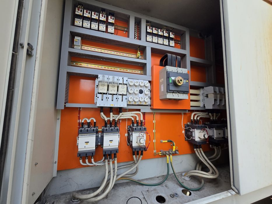 Продавам ЧИЛЪР{ винтов компресор}McQuay (DAIKIN)