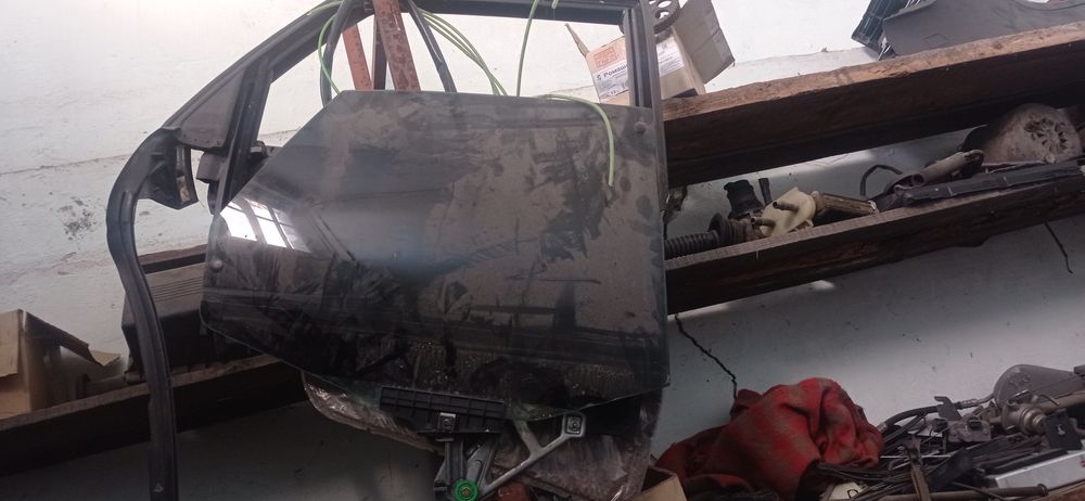 Двери Ауди С4.                                                  .