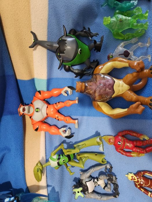 figurine rare ben 10 ,de preferat local