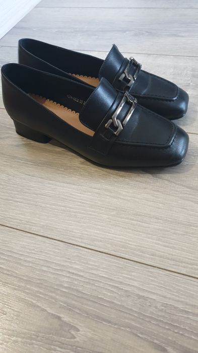 Туфли лоферы на меленьком каблуке