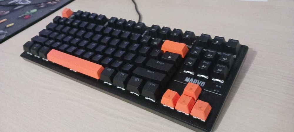 Tastatură mecanică Marvo KG901 RGB – Switch-uri Albastre, ca nouă!