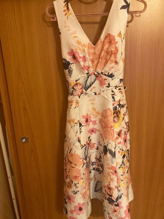 Rochie alba cu flori