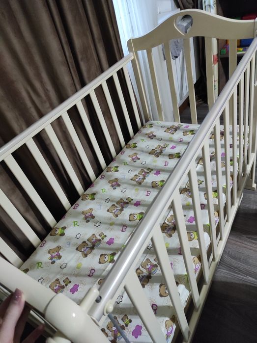 Детская кроватка + матрас