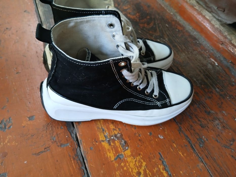 Продаю кеды новые