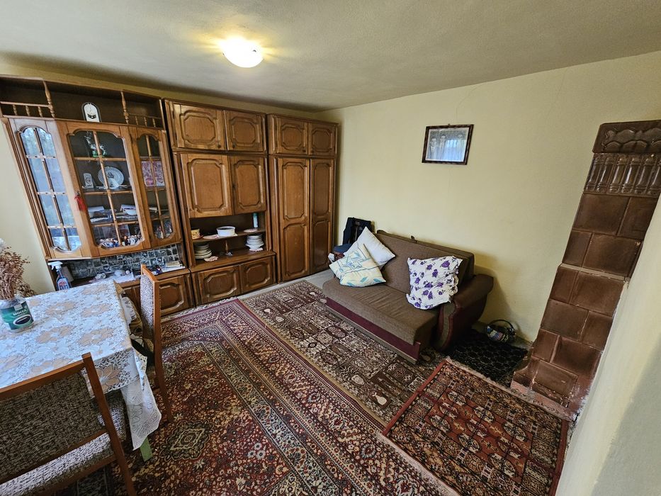 „Casă 6 camere + anexă, teren 2000 mp, poziție centrală – Vișina Olt 32500€