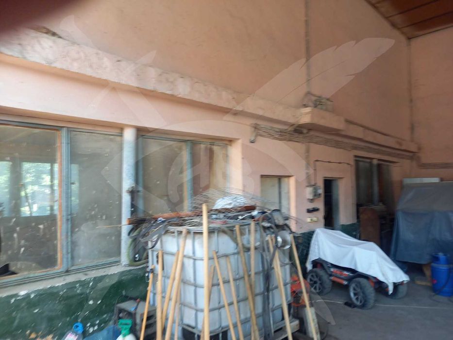 Дава се под наем Промишлена сграда в Карнобат - 2217 кв.м за 400000 € - Снимка #3