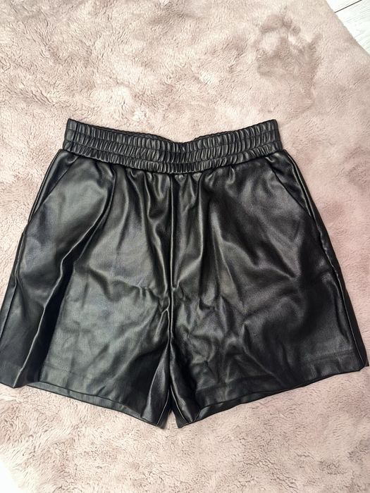 Кожени къси панталонки