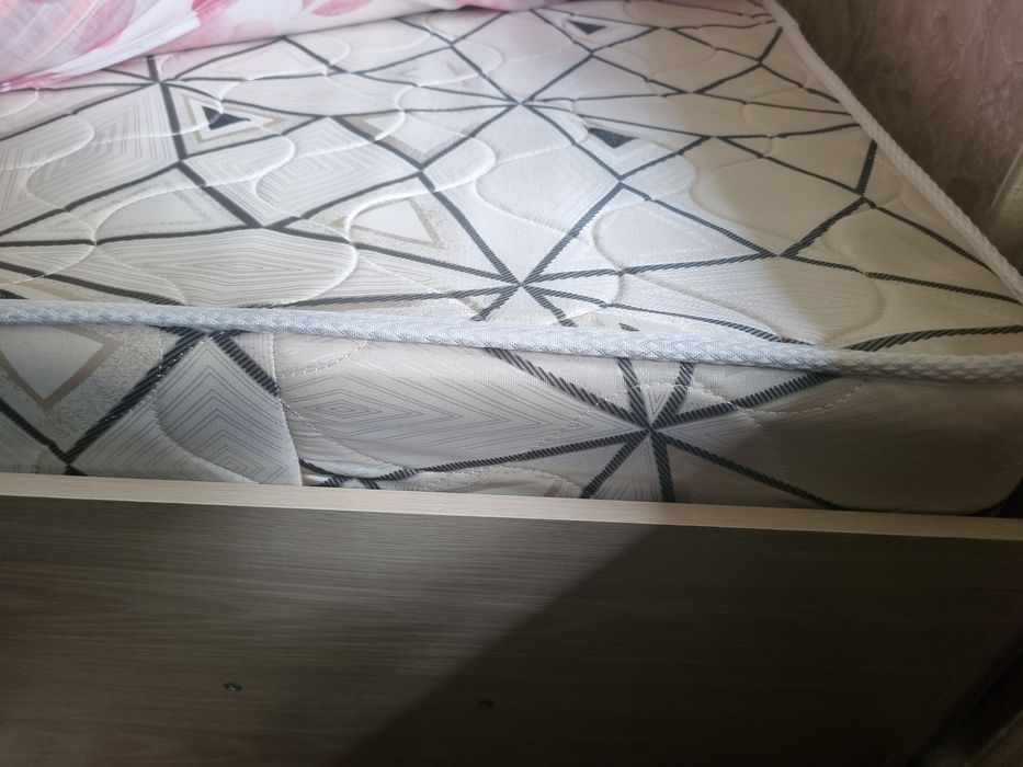 Кровать с подъёмным механизмом