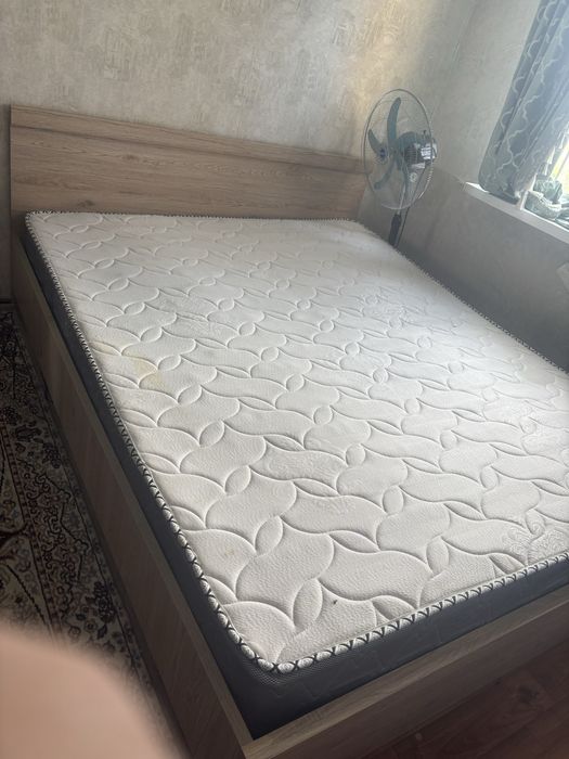 Двухспальный кроват с матросом