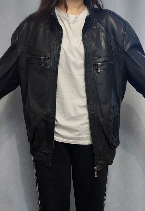 Отдам мужскую кожанную куртку, размер 50-52  б/у