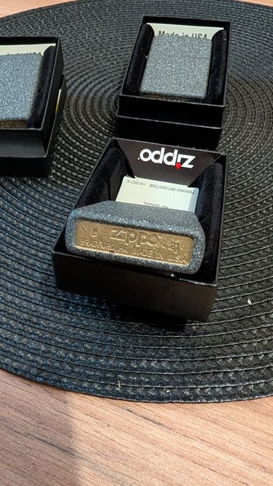 Vând brichete zippo