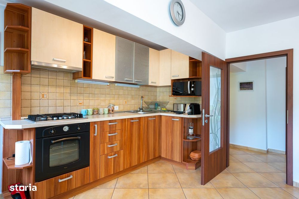 Închiriere apartament 3 camere spațios, priveliște superbă spre pădure