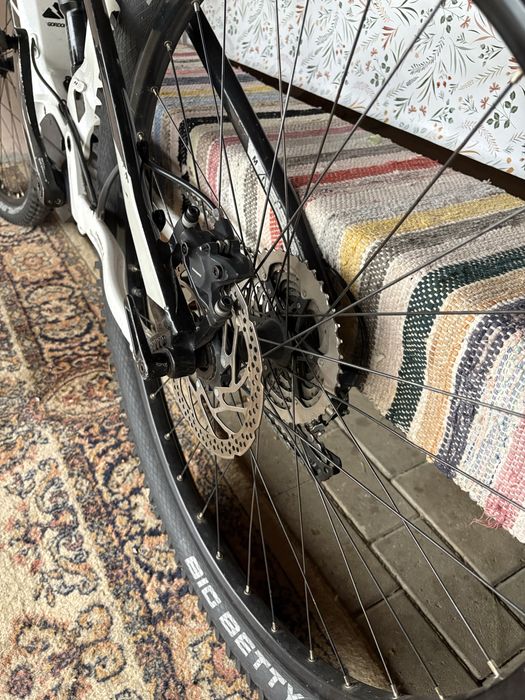 Bicicleta electric full suspension