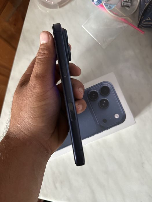 Продам Iphone 17 pro 256 Gb