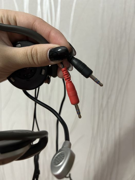 компьютерная USB-веб-камера со встроенным микрофоном.