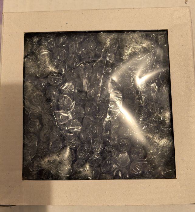 Vând bomboniera  nouă cristal+cadou