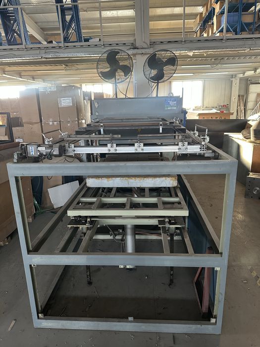 Вакуумно Формовочный станок