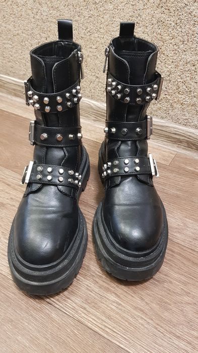 Ботинки женские Stradivarius 38р.