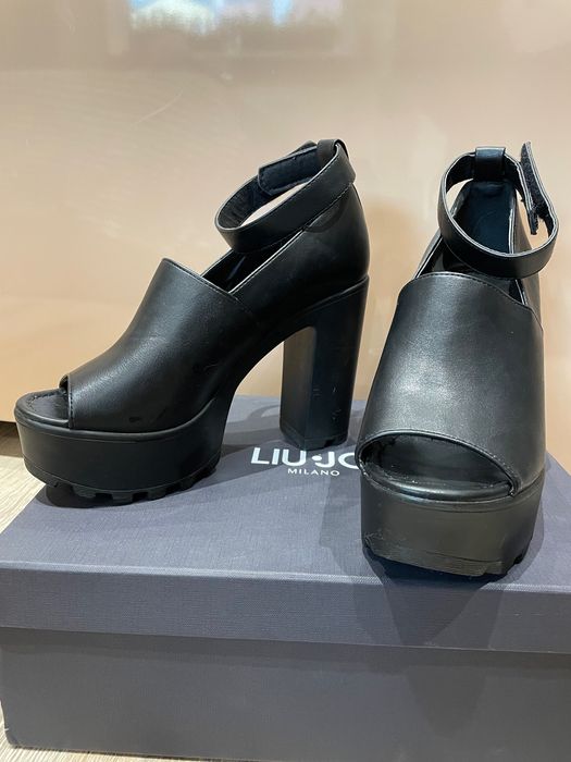 Обувки на висок ток